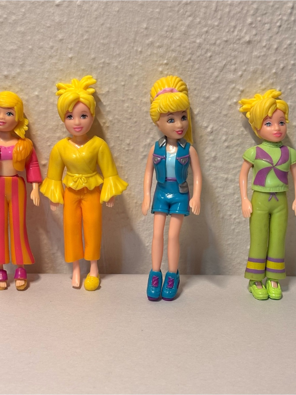 Mattel polly pocket Fashion Dolls Set - 4 Mini Figures with accessories